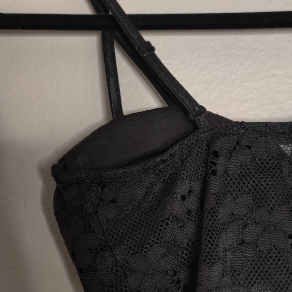 Black Lace Crop Tank Top - Picture 3 of 4